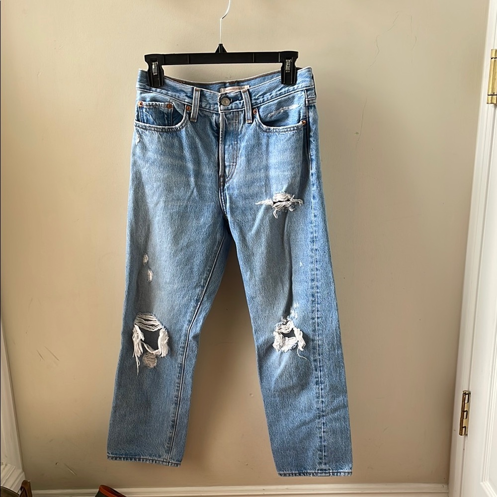 Levi’s Wedgie Straight Distressed Light Blue Jeans 27